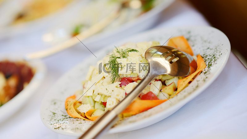 火锅底料生产日期与保质期：如何正确查询与解读**